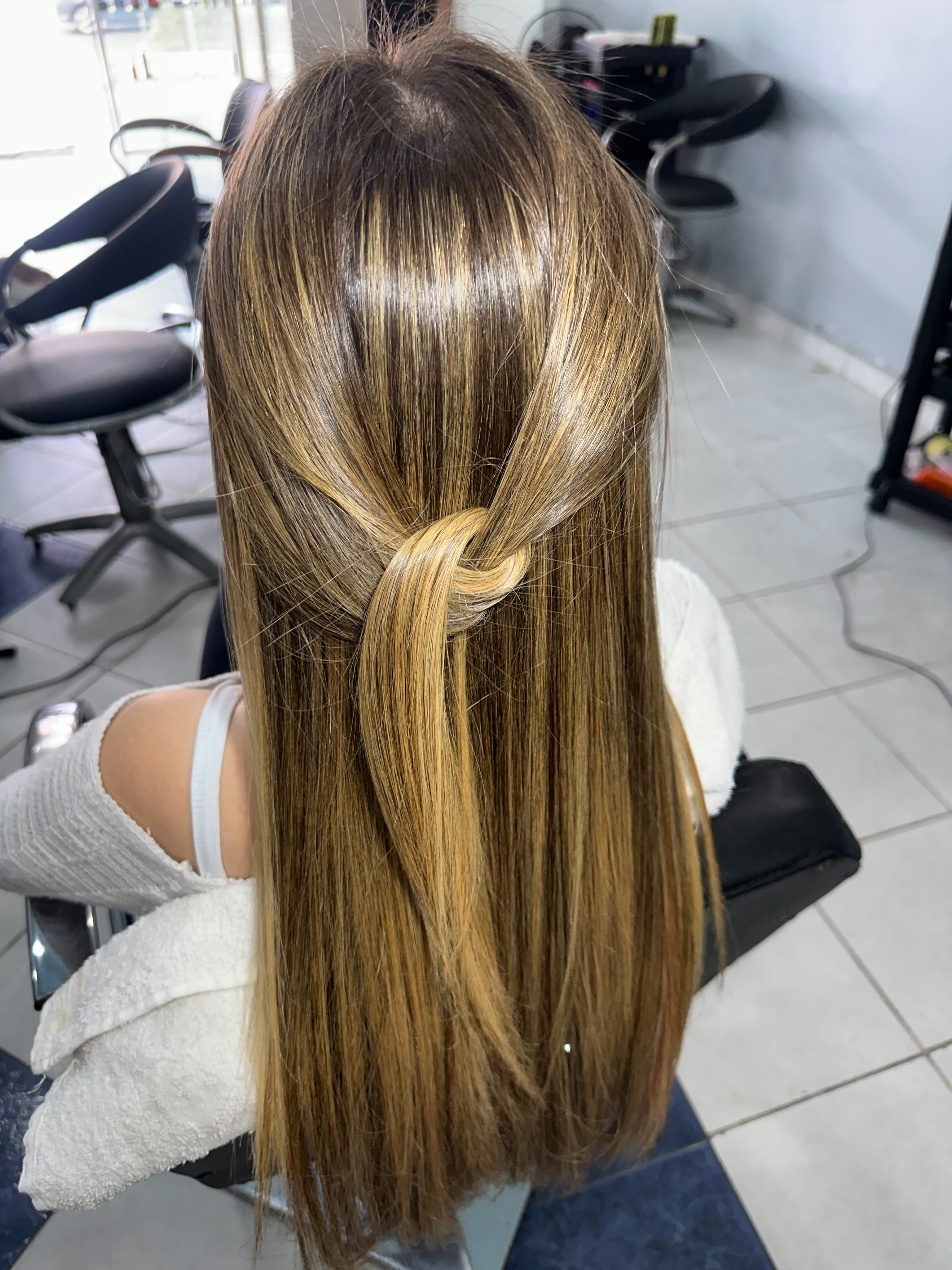 Luzes douradas realizado no salão