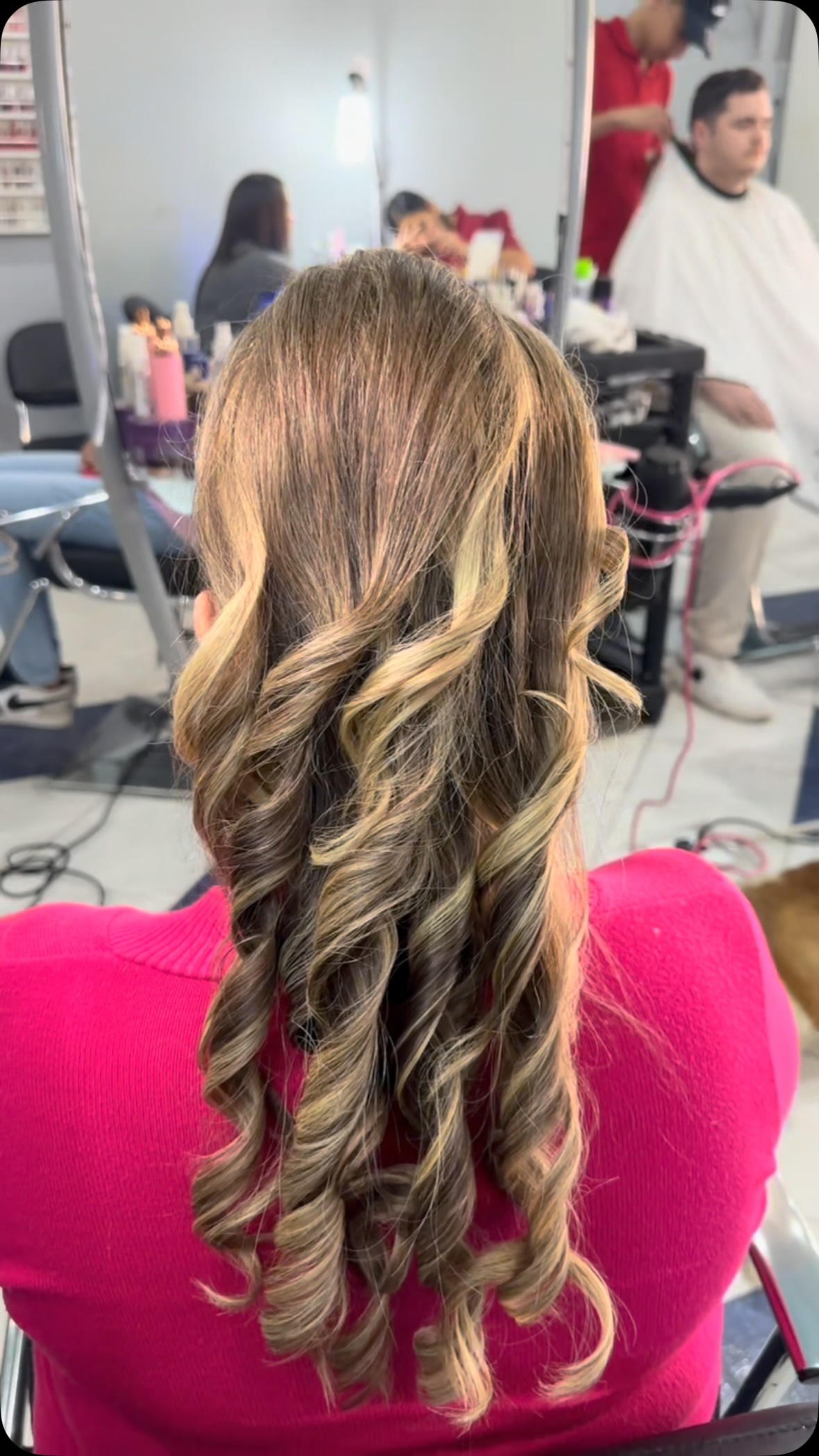 Penteado com ondas realizado no salão