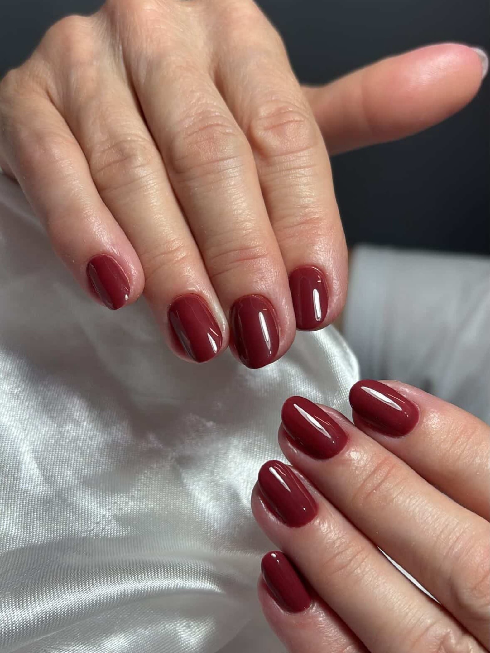 Unhas vermelhas feitas no salão